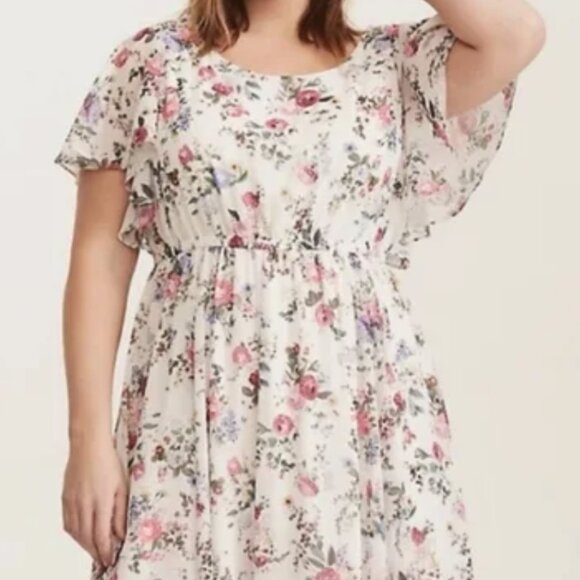 torrid Dresses & Skirts - NWT - Torrid Dress Floral Sleeves Fit And Flare - Size 4